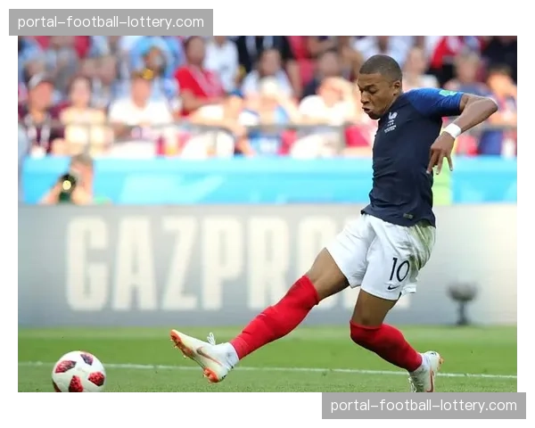 探营：里尔队训练课重点演练针对快速反击的防守切换